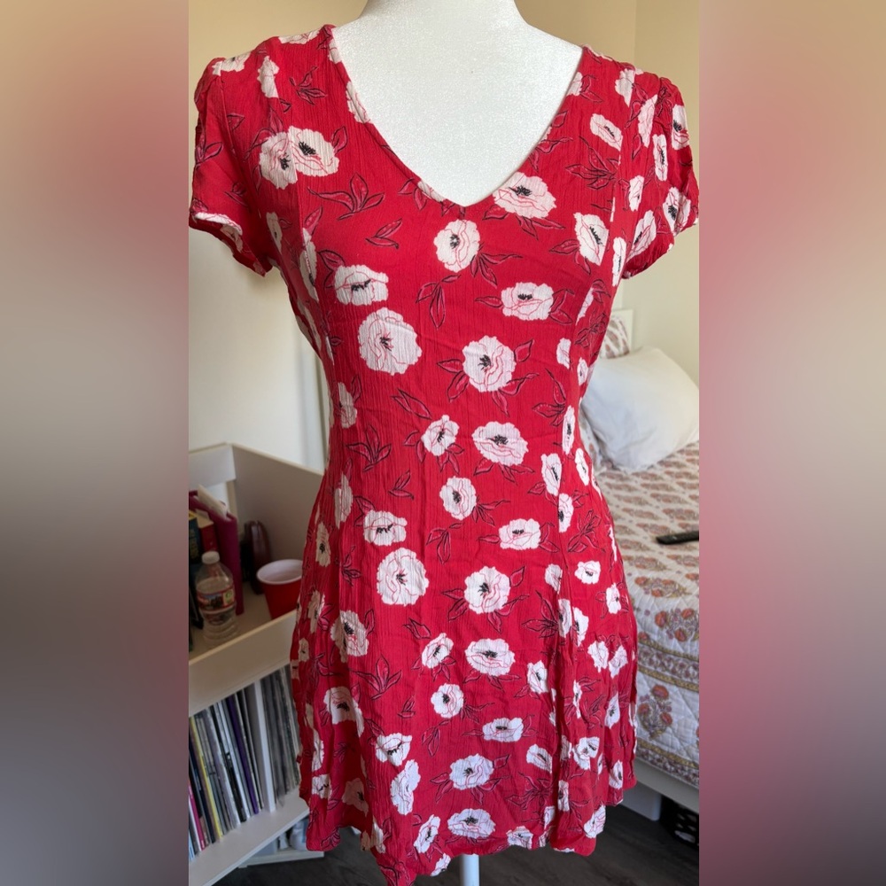 Billabong Women's Skate Day Mini
Dress Size S Red White Floral